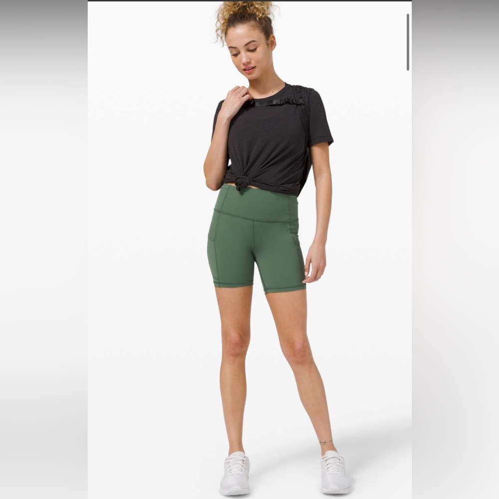 Lululemon Fast and Free Short 6" Size 4 Algae Green With Pockets